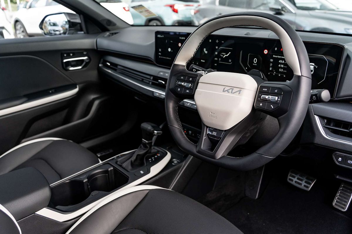 2025 Kia K4 GT-Line CL4m