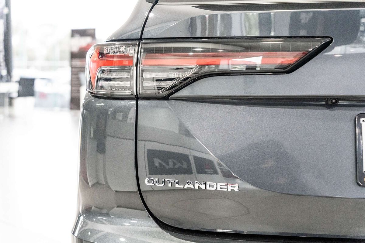 2025 Mitsubishi Outlander LS ZM