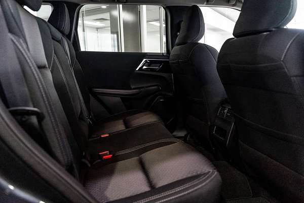 2025 Mitsubishi Outlander LS ZM