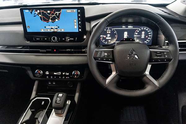 2025 Mitsubishi Outlander LS ZM