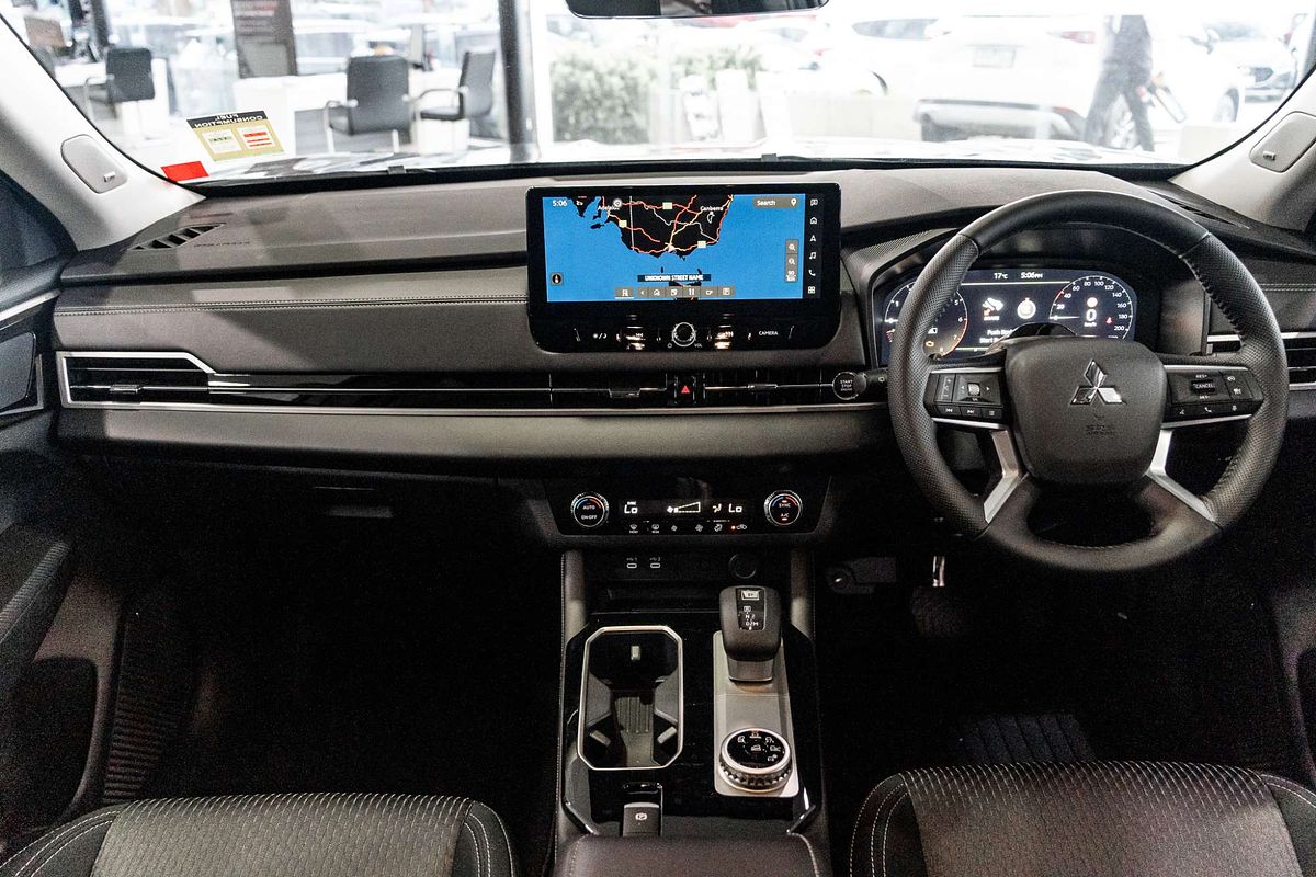 2025 Mitsubishi Outlander LS ZM