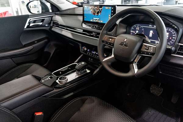 2025 Mitsubishi Outlander LS ZM