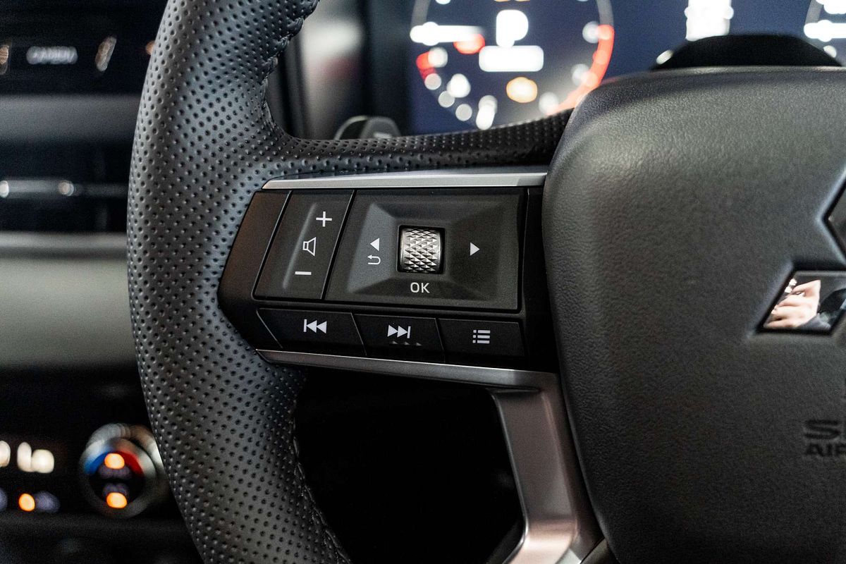 2025 Mitsubishi Outlander LS ZM