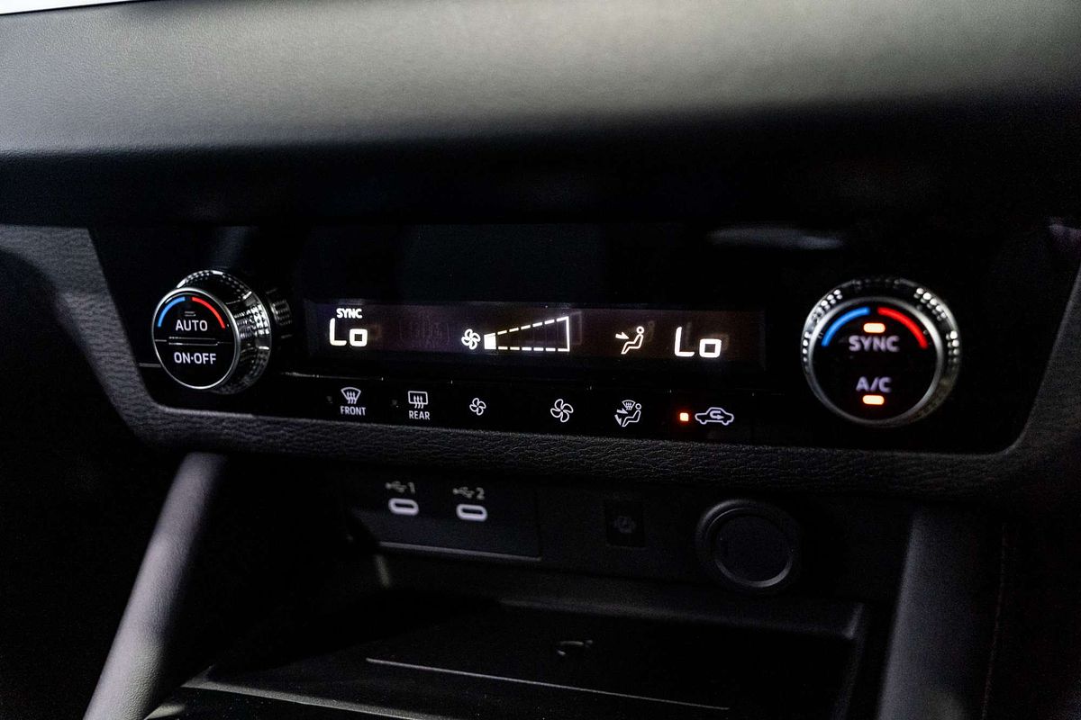 2025 Mitsubishi Outlander LS ZM