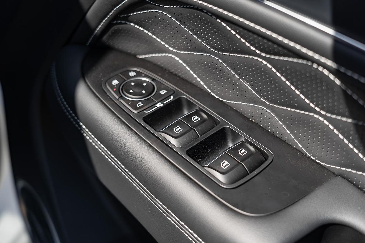 2025 GWM Tank 300 Ultra Hybrid P01