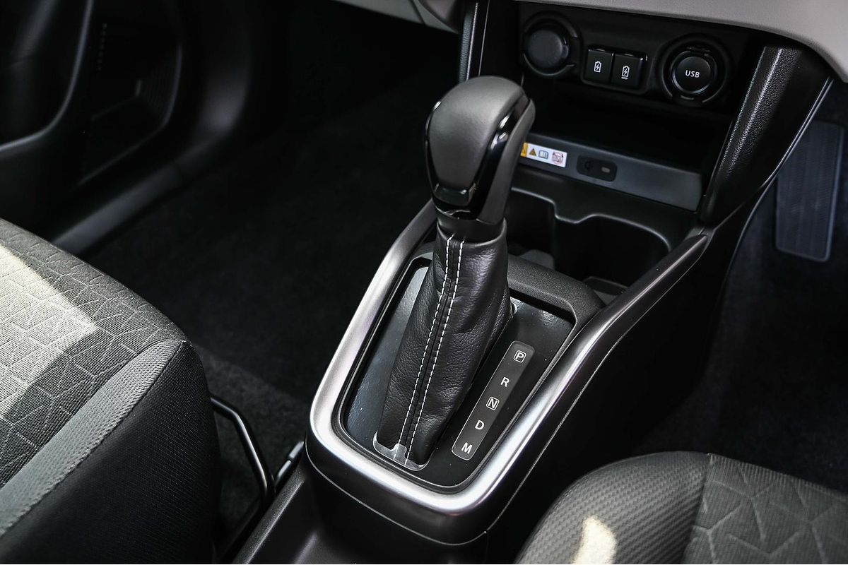 2025 Suzuki Swift Hybrid GLX UZ