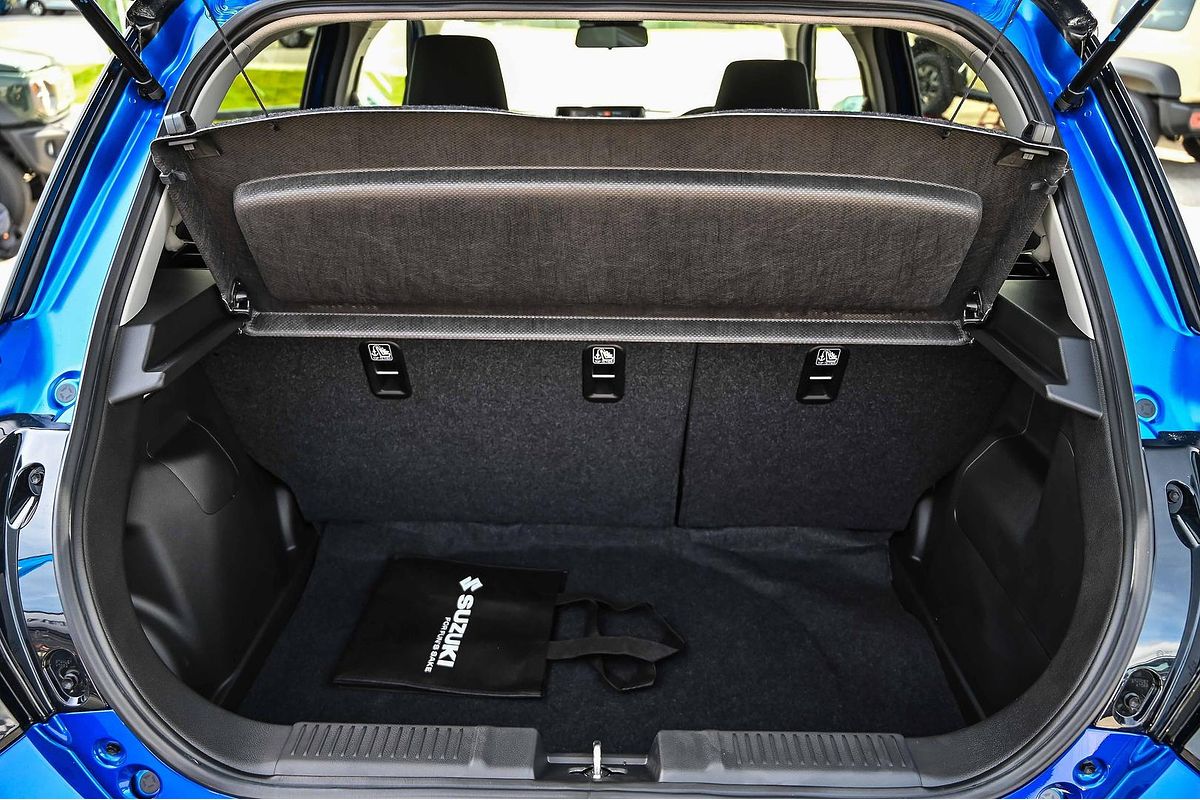 2025 Suzuki Swift Hybrid GLX UZ