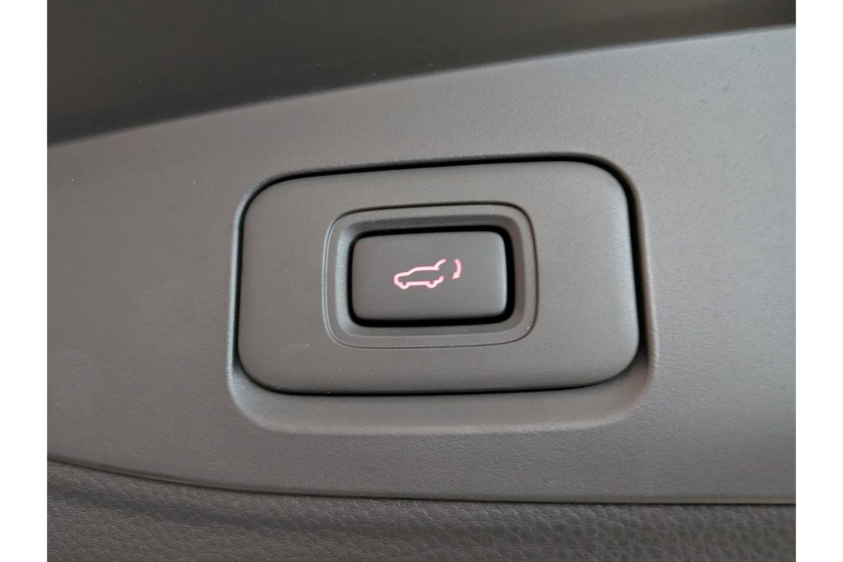 2025 Isuzu MU-X LS-T