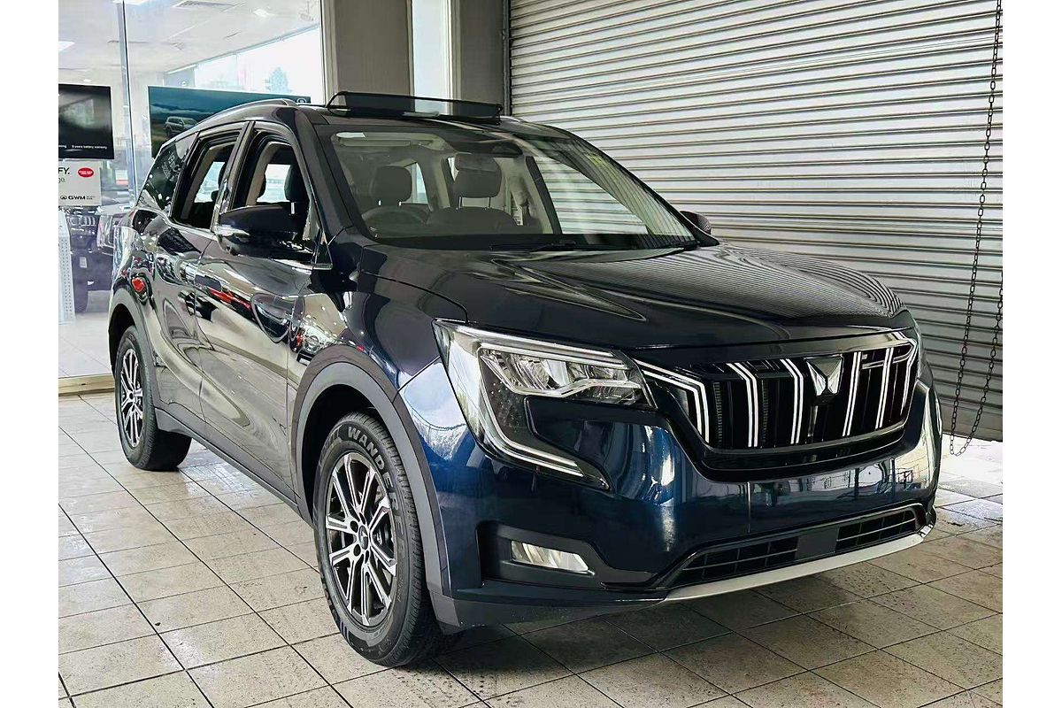 XUV700 AX7 L PET AT 7 SEATER BLK