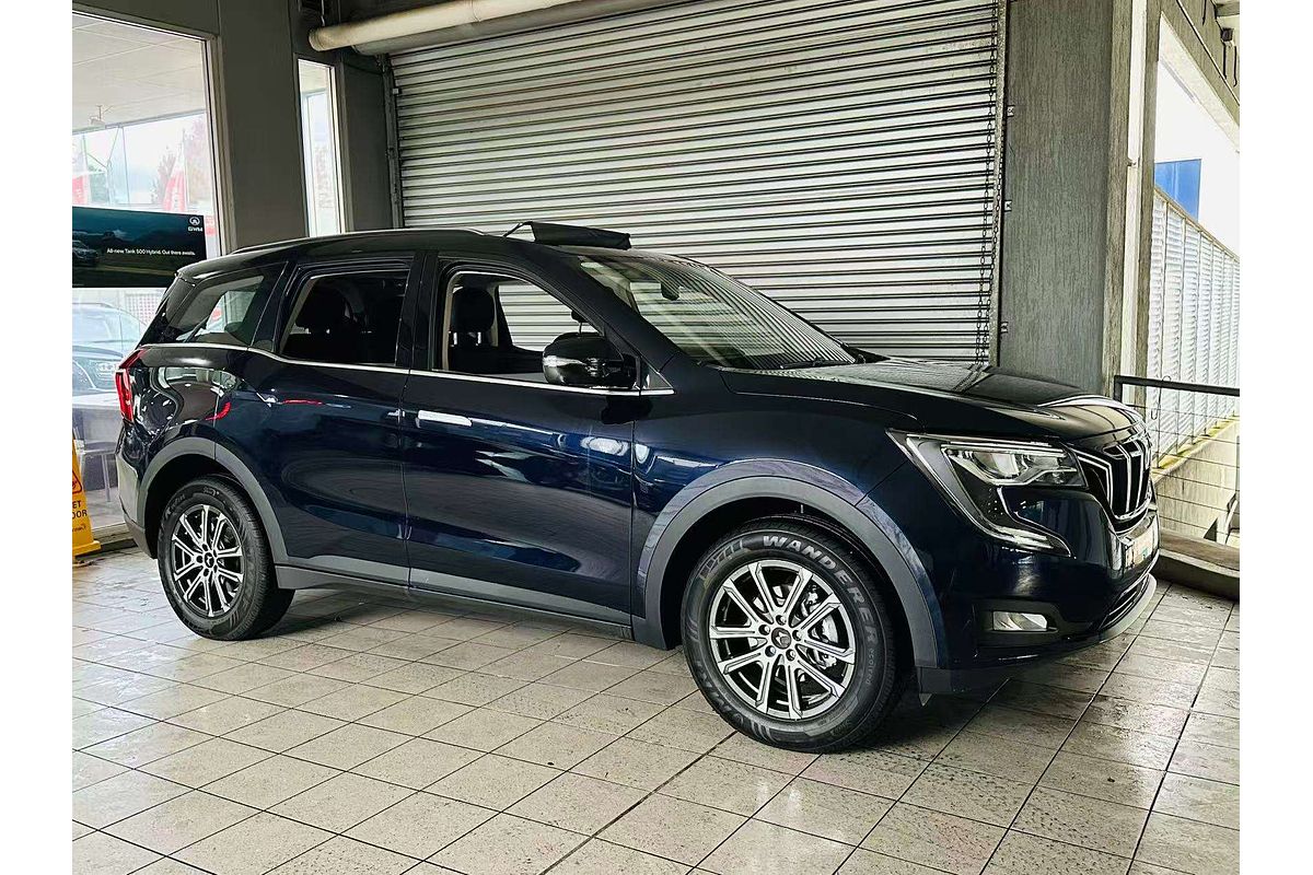 XUV700 AX7 L PET AT 7 SEATER BLK