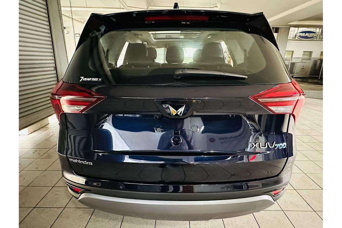XUV700 AX7 L PET AT 7 SEATER BLK