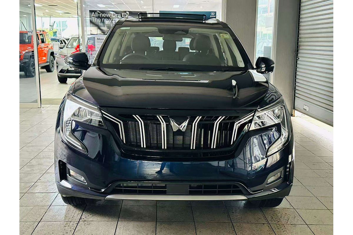 XUV700 AX7 L PET AT 7 SEATER BLK