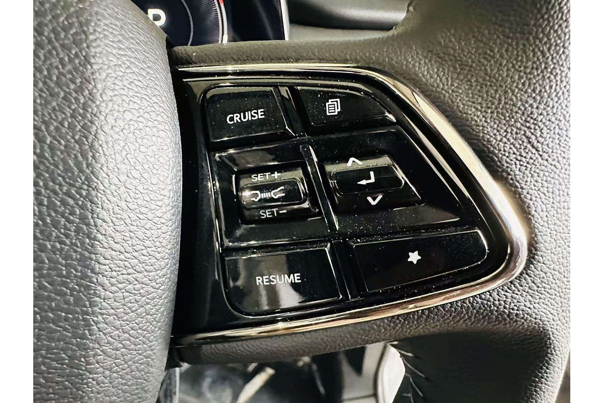 XUV700 AX7 L PET AT 7 SEATER BLK