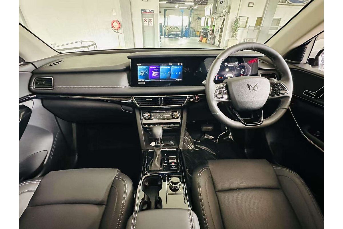 XUV700 AX7 L PET AT 7 SEATER BLK