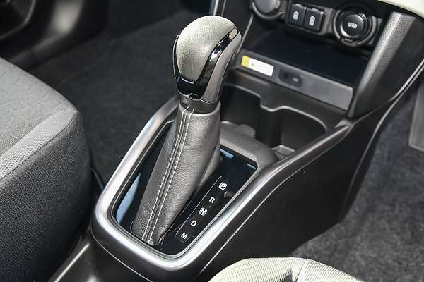 2025 Suzuki Swift Hybrid GLX UZ