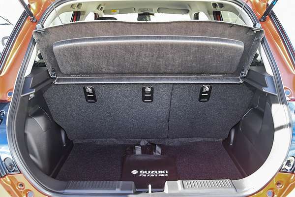 2025 Suzuki Swift Hybrid GLX UZ