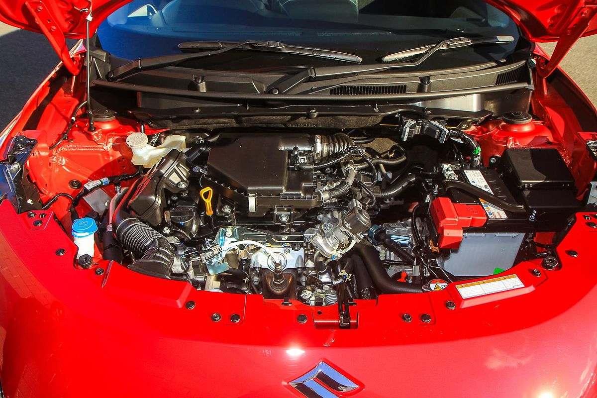 2025 Suzuki Swift Hybrid UZ