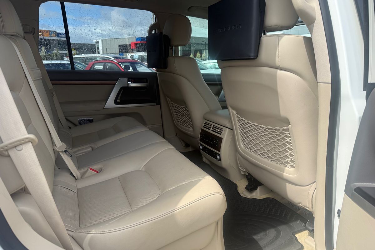 2017 Toyota Landcruiser Sahara VDJ200R