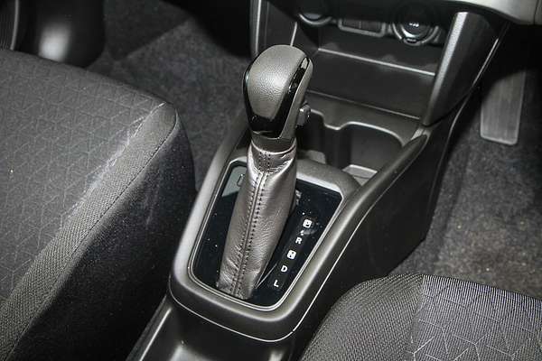 2025 Suzuki Swift Hybrid UZ