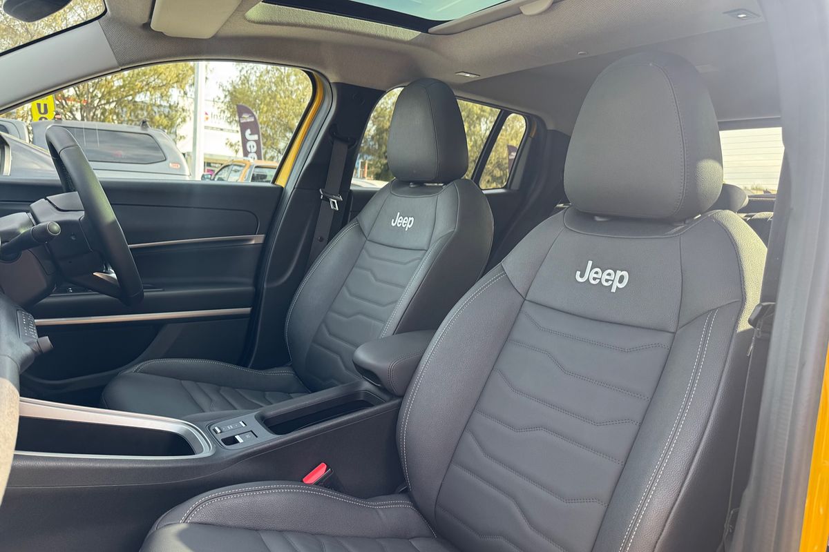 2024 Jeep Avenger Summit JJ