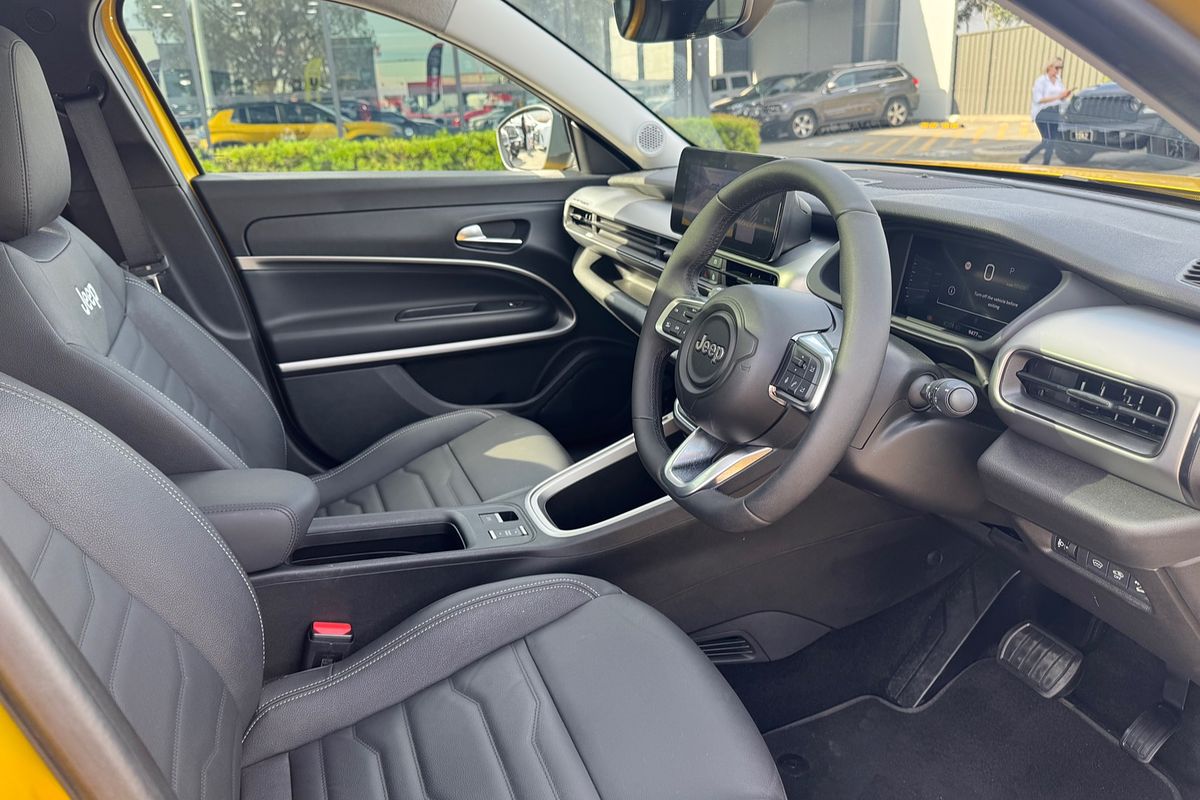 2024 Jeep Avenger Summit JJ