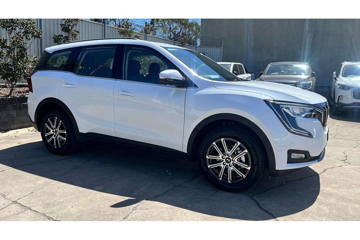 2025 Mahindra XUV700 AX7L
