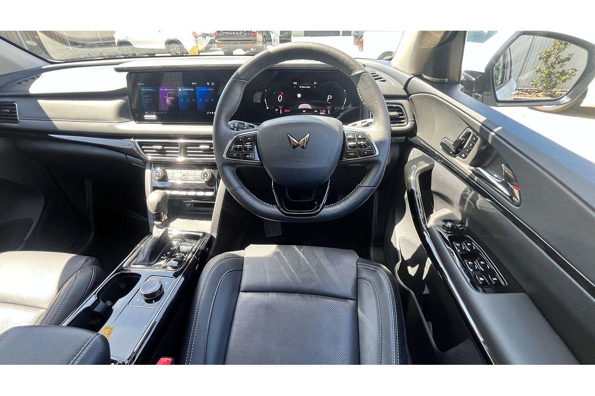 2025 Mahindra XUV700 AX7L