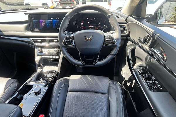 2025 Mahindra XUV700 AX7L