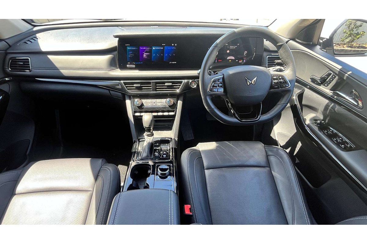2025 Mahindra XUV700 AX7L