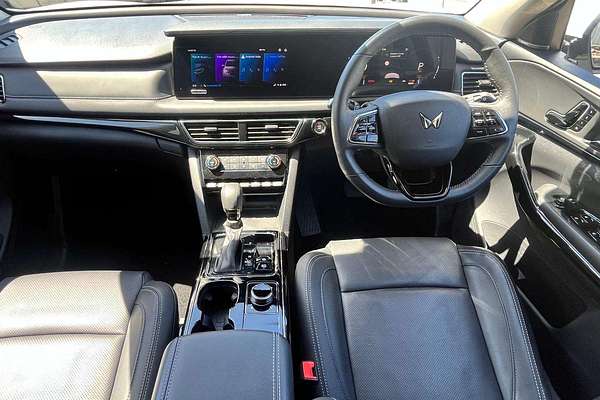 2025 Mahindra XUV700 AX7L