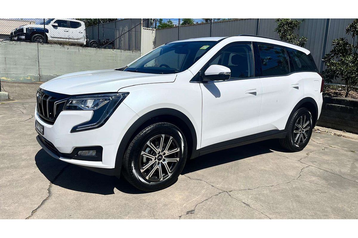 2025 Mahindra XUV700 AX7L