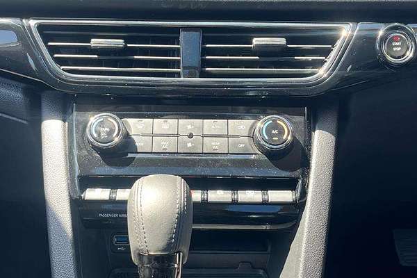 2025 Mahindra XUV700 AX7L