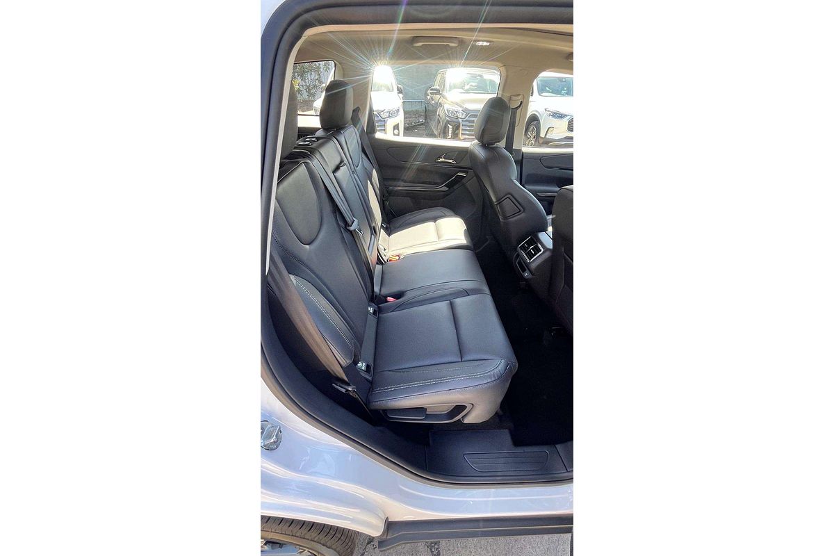 2025 Mahindra XUV700 AX7L