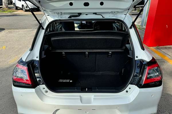 2025 Suzuki Swift Hybrid UZ