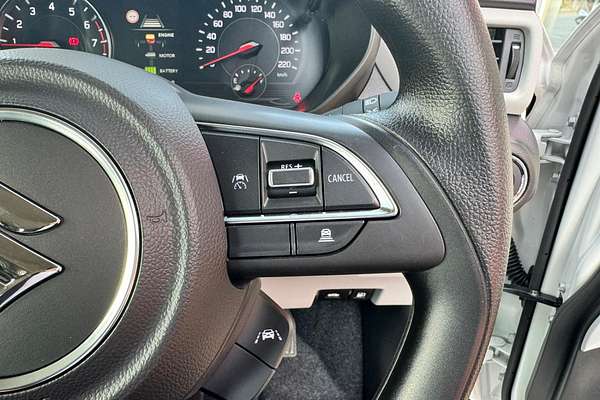 2025 Suzuki Swift Hybrid UZ