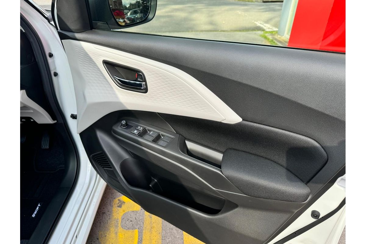 2025 Suzuki Swift Hybrid UZ