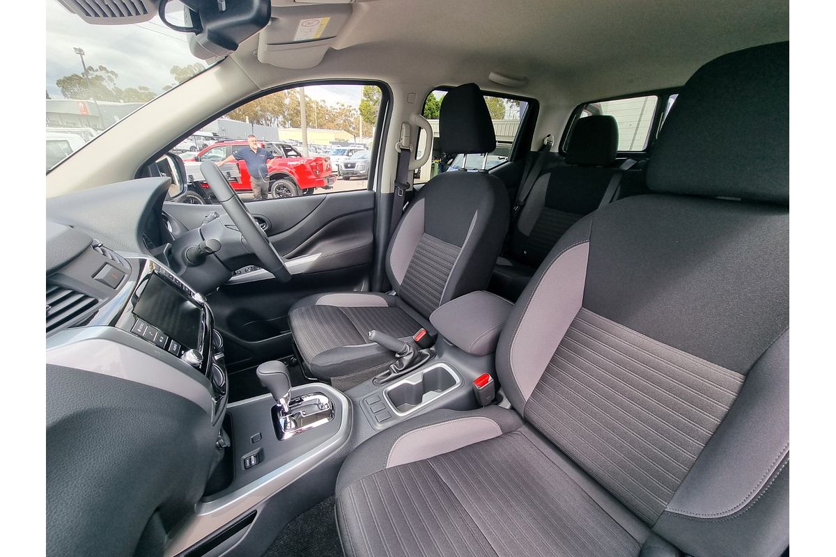 2025 Nissan Navara ST D23 4X4