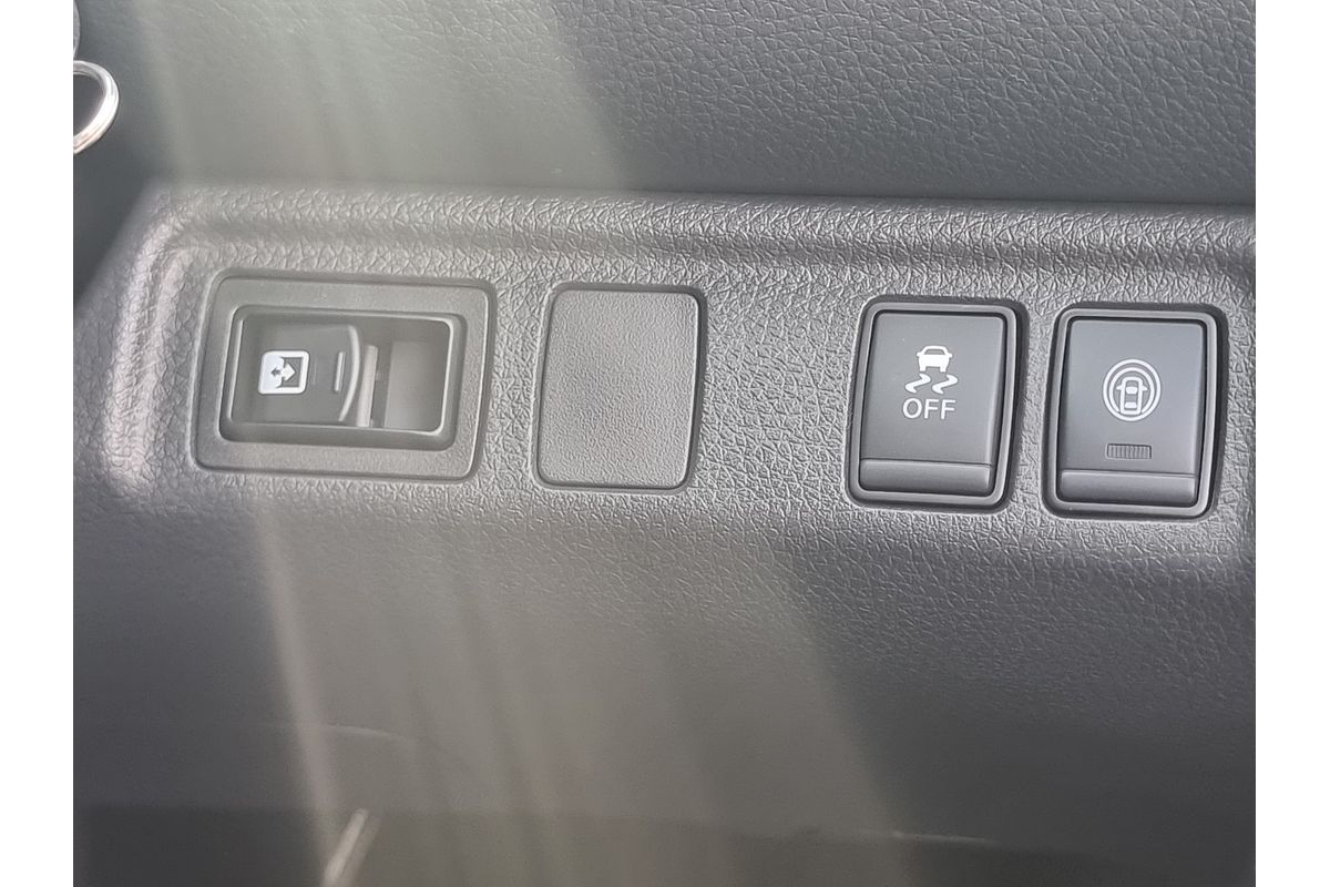 2025 Nissan Navara ST D23 4X4