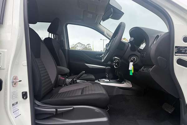 2025 Nissan Navara ST D23 4X4
