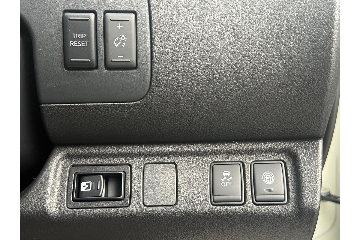 2025 Nissan Navara ST D23 4X4