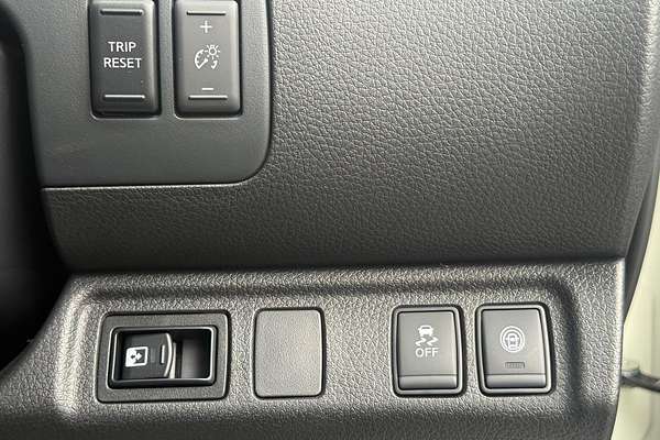 2025 Nissan Navara ST D23 4X4