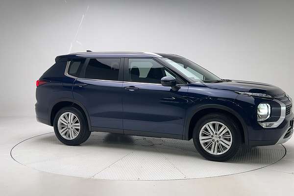 2023 Mitsubishi Outlander LS ZM
