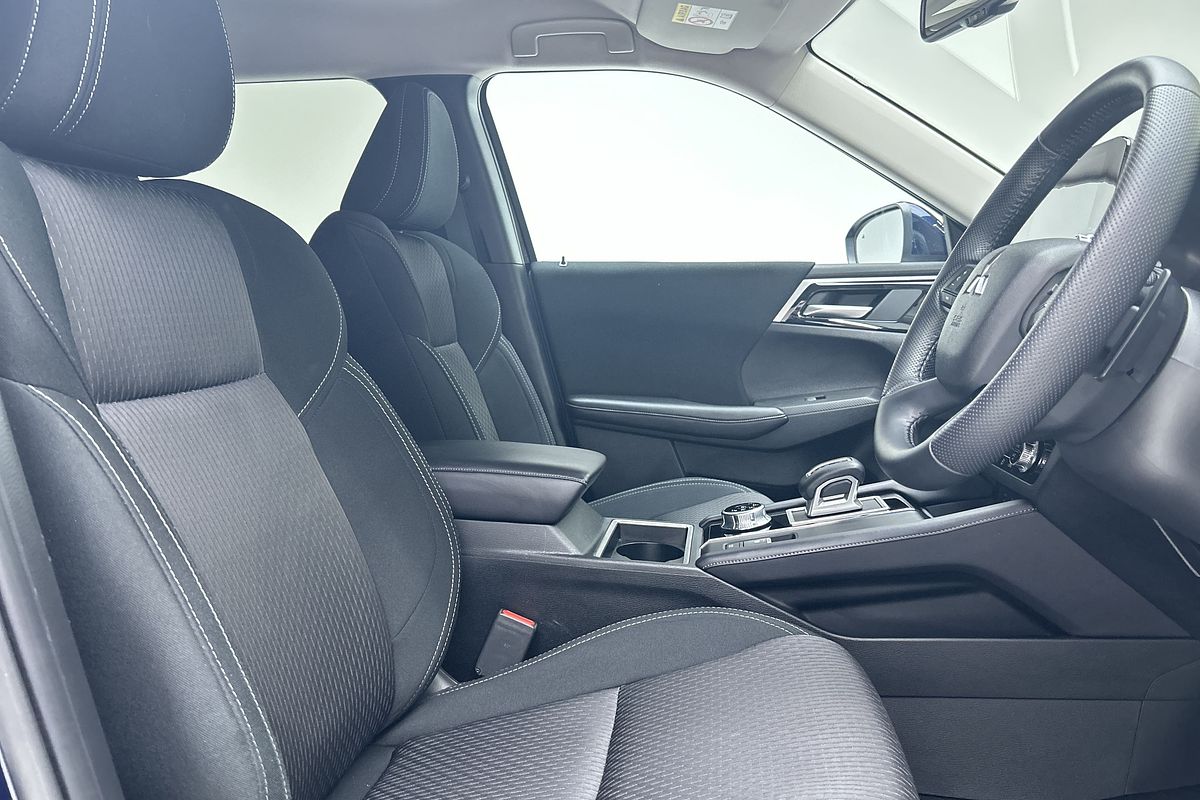 2023 Mitsubishi Outlander LS ZM