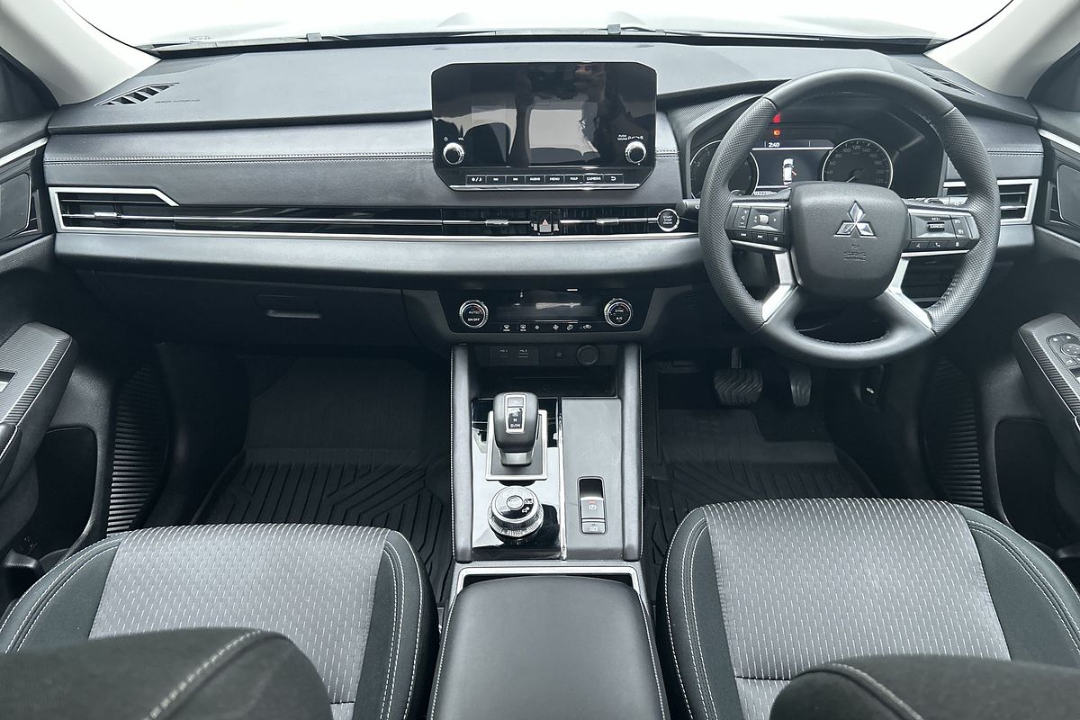 2023 Mitsubishi Outlander LS ZM