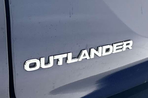 2023 Mitsubishi Outlander LS ZM