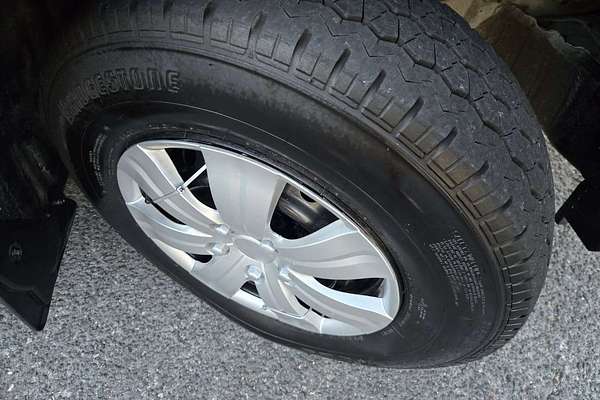 2010 Toyota Hiace Commuter KDH223R ELWB High Roof