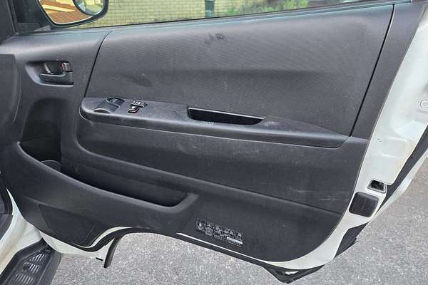 2010 Toyota Hiace Commuter KDH223R ELWB High Roof