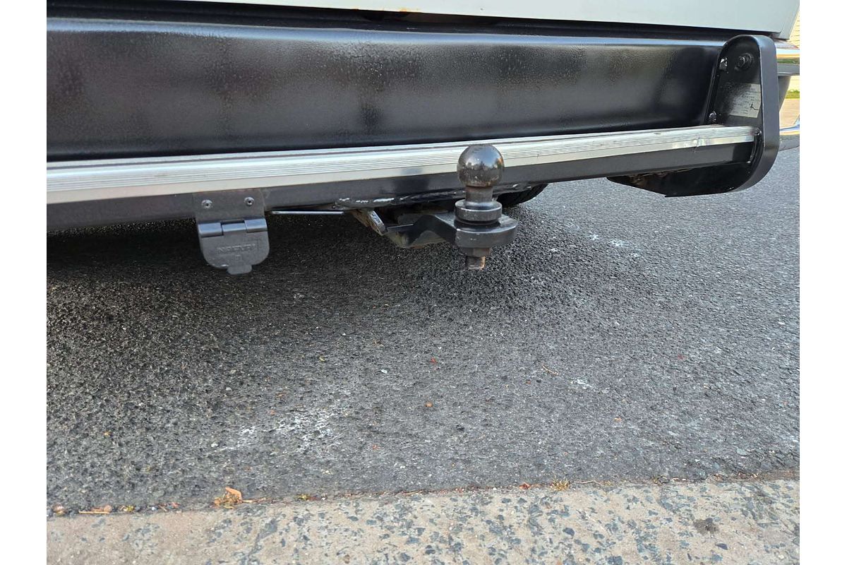 2010 Toyota Hiace Commuter KDH223R ELWB High Roof