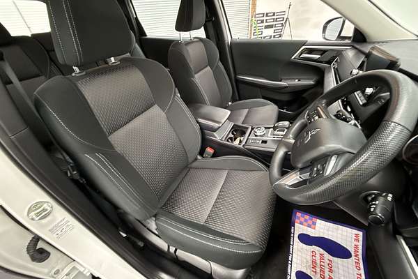2023 Mitsubishi Outlander ES ZM