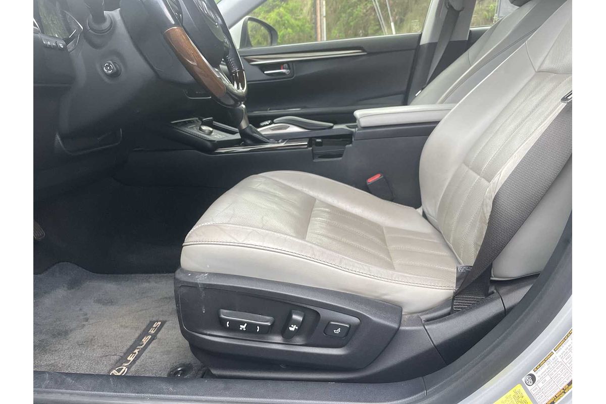 2016 Lexus ES Hybrid